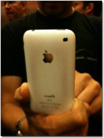 Um 3GS com a traseira rosada