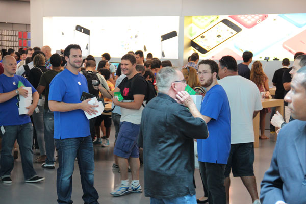 applestoregrandopen2