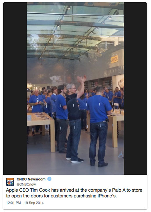 Tim Cook na loja de Palo Alto 01