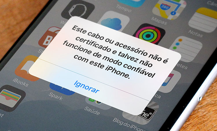 Tela do iPhone com o aviso"Esse cabo ou acessório não é certificado e talvez não funcione de modo confiável com este iPhone"
