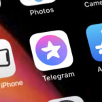 Tela de aplicativos do iOS com o ícone do aplicativo do Telegram Premium