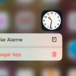 Imagem do ícone do Relógio e um menu contextual com a opção de apagar o aplicativo