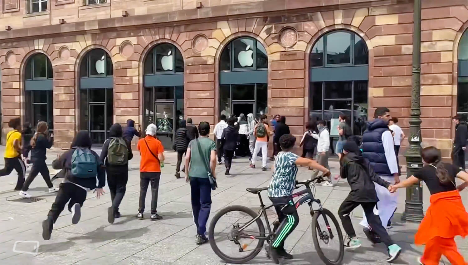 Vandalismo Apple Store Strasbourg, França