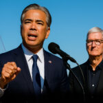 Rob Bonta com Tim Cook
